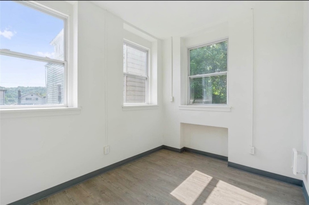 1247 Leishman Ave - Photo 1