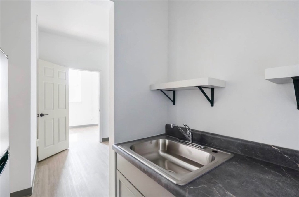 1247 Leishman Ave - Photo 3
