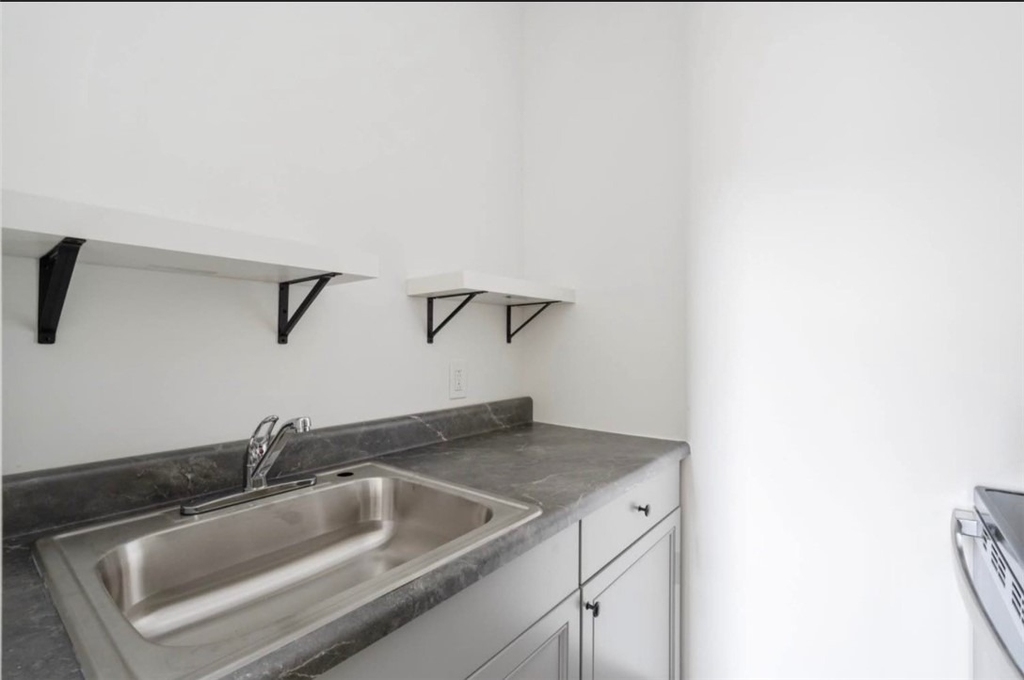 1247 Leishman Ave - Photo 0