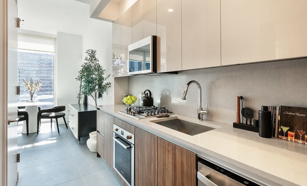 606 West 30th Street - Photo 0