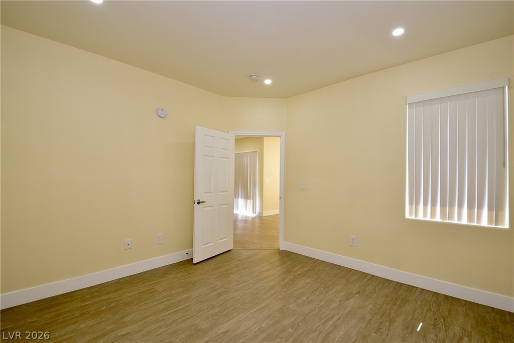 8000 Badura Avenue - Photo 11