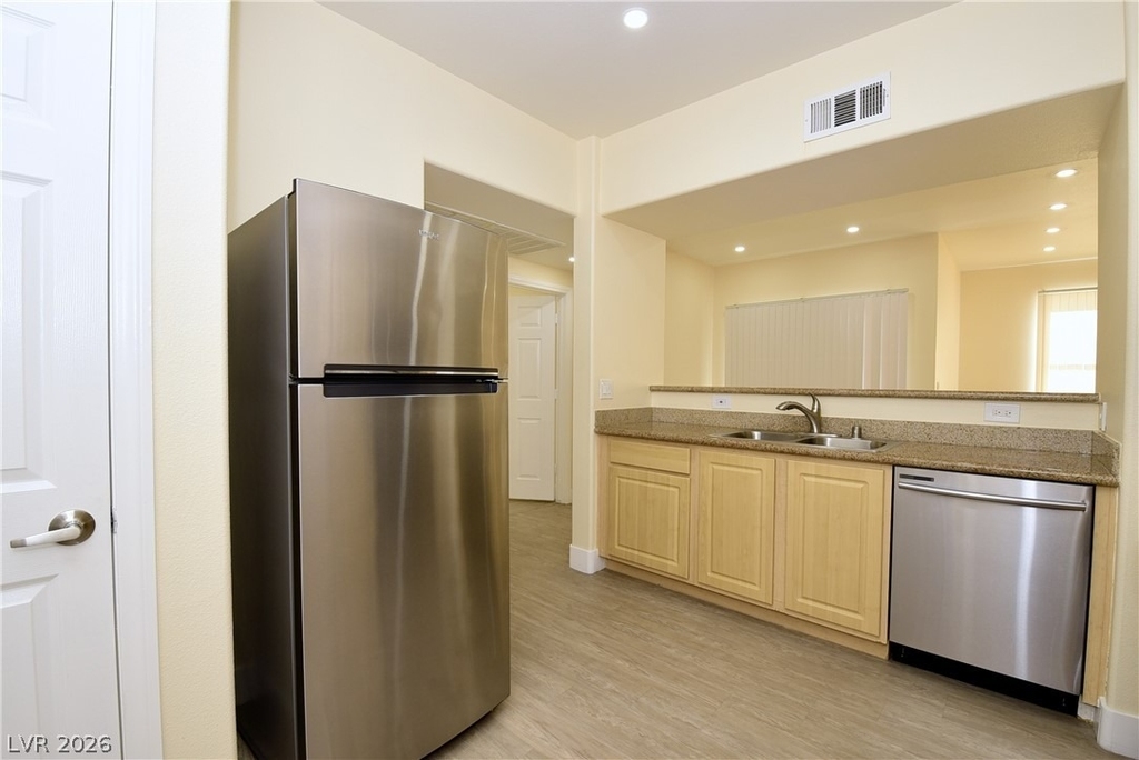 8000 Badura Avenue - Photo 7