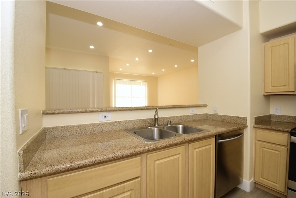 8000 Badura Avenue - Photo 2