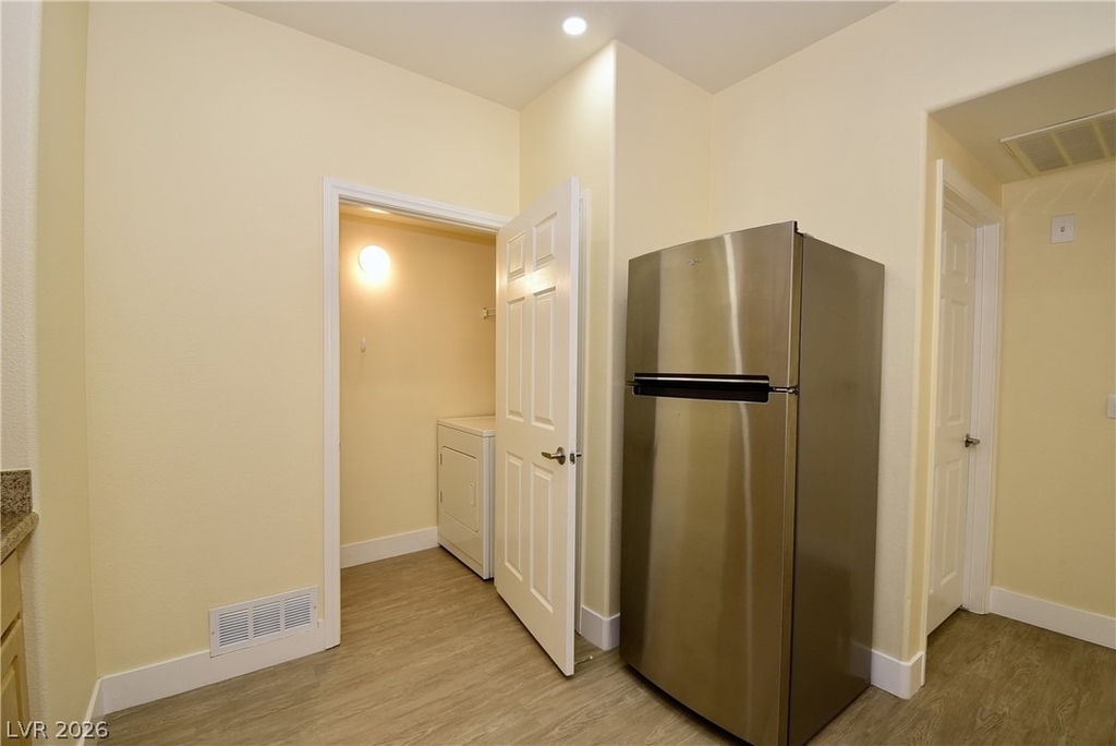 8000 Badura Avenue - Photo 4
