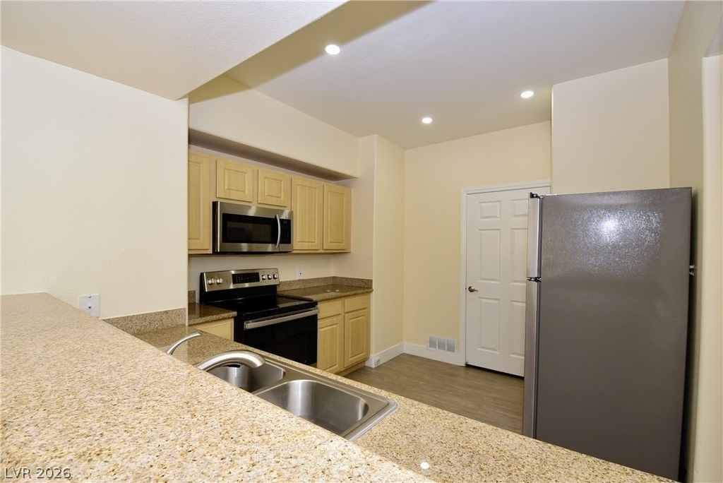 8000 Badura Avenue - Photo 1
