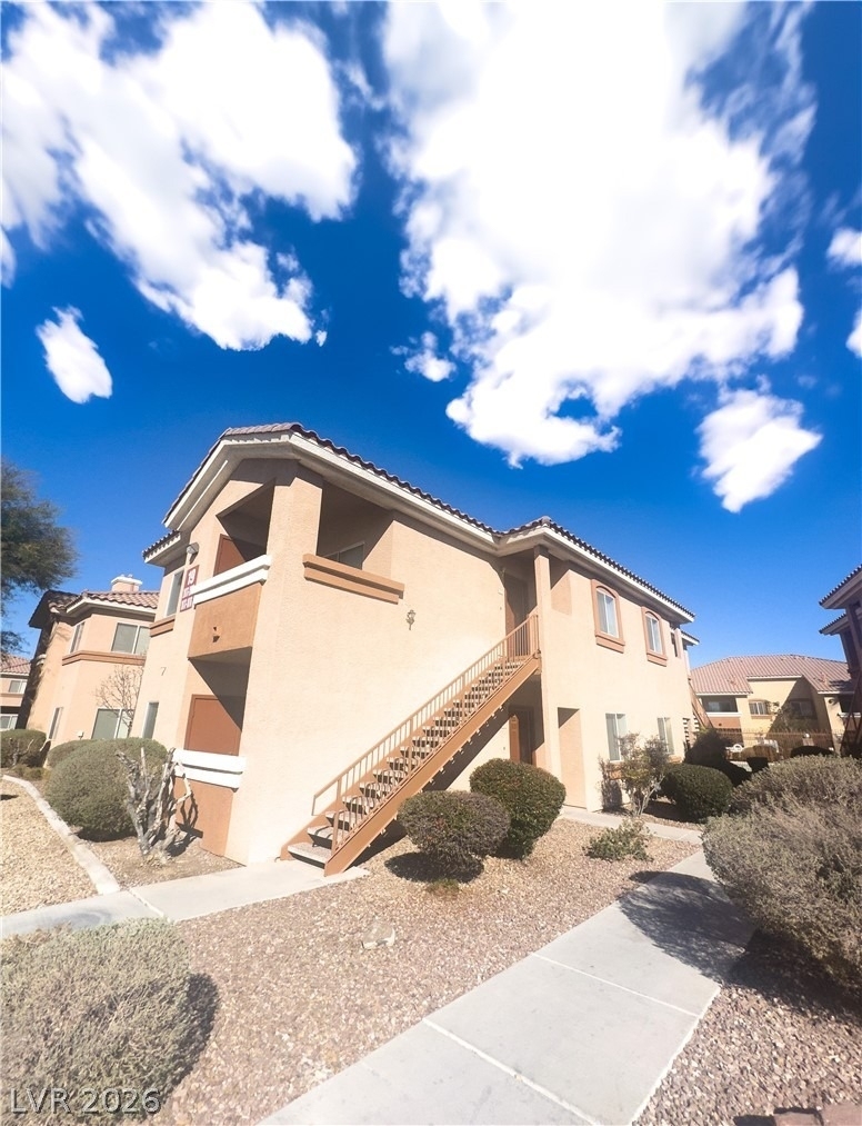 1050 E Cactus Avenue - Photo 0