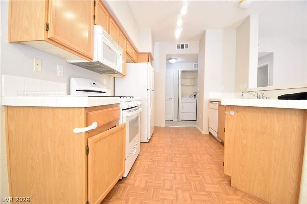 1050 E Cactus Avenue - Photo 5