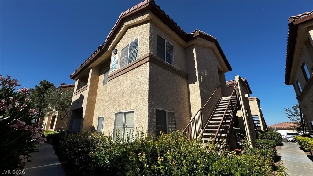 8501 W University Avenue - Photo 0
