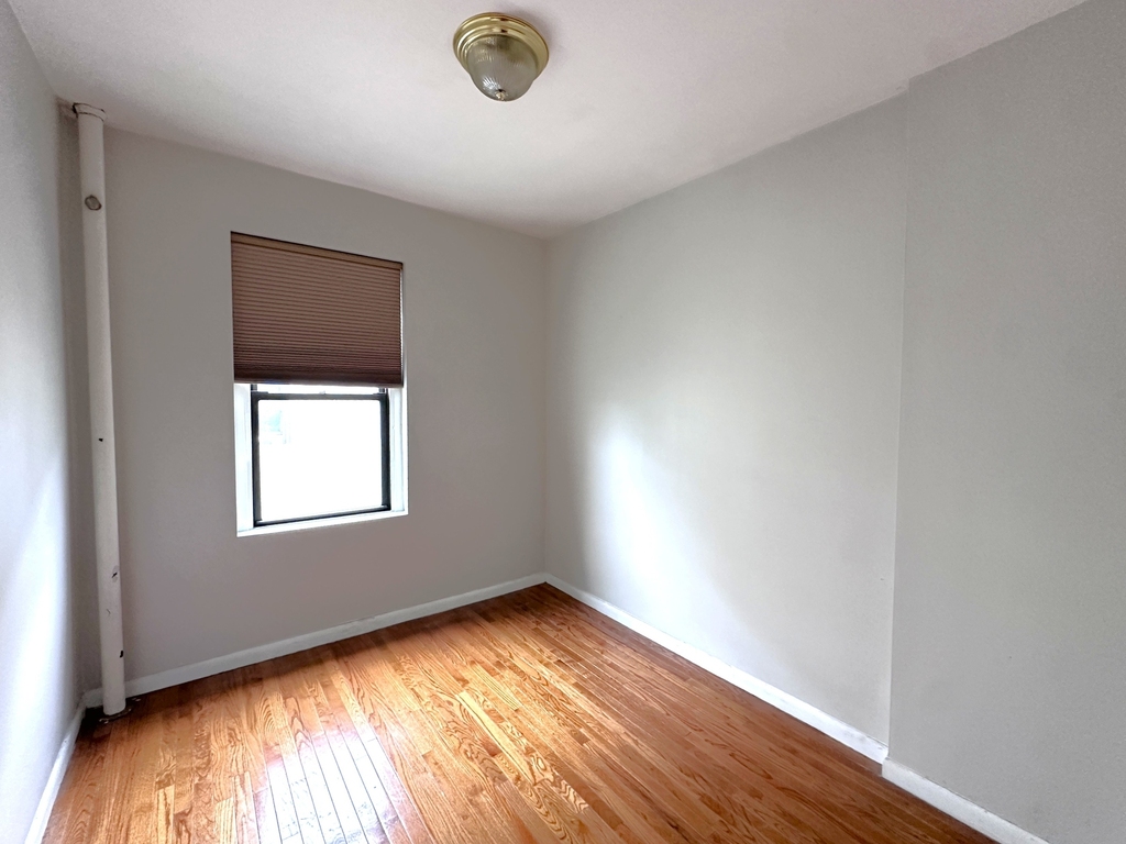 21-67 33rd Street - Photo 4