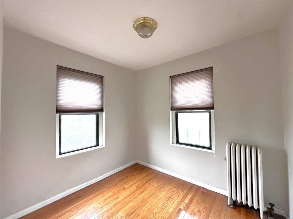 21-67 33rd Street - Photo 3