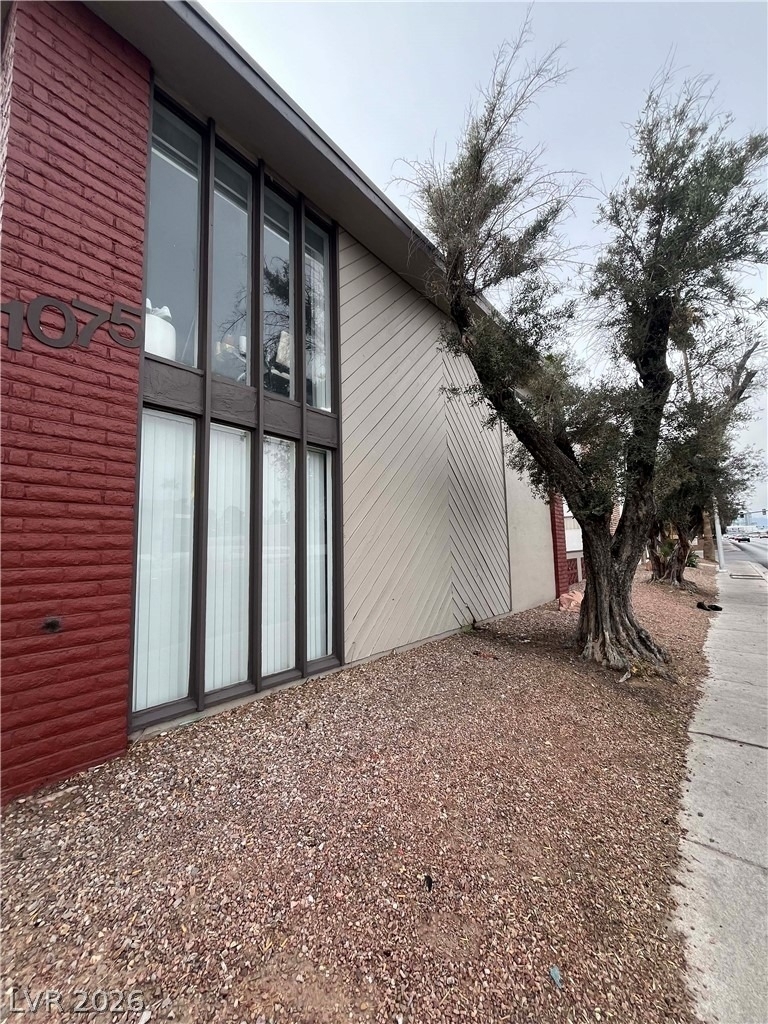 1075 E Desert Inn Road - Photo 11