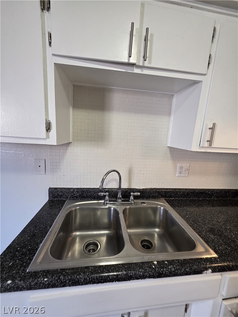 1075 E Desert Inn Road - Photo 9