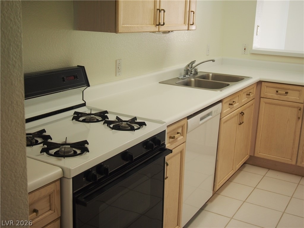 7724 Bauble Avenue - Photo 10
