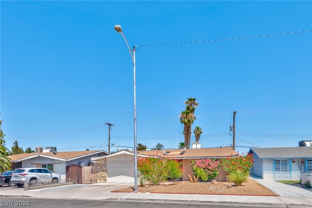 1824 Saylor Way - Photo 0