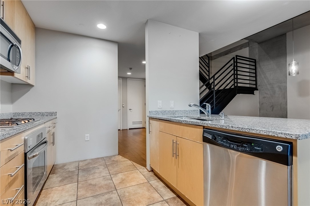 353 E Bonneville Avenue - Photo 8