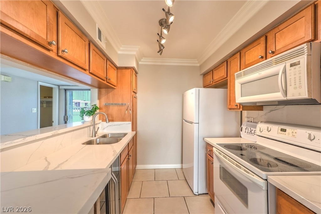 714 Oakmont Avenue - Photo 10