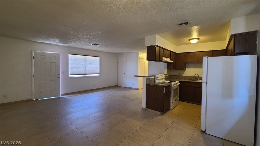 3117 E Carey Avenue - Photo 3