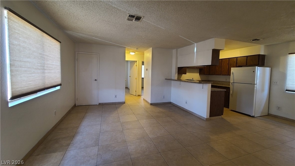 3117 E Carey Avenue - Photo 2