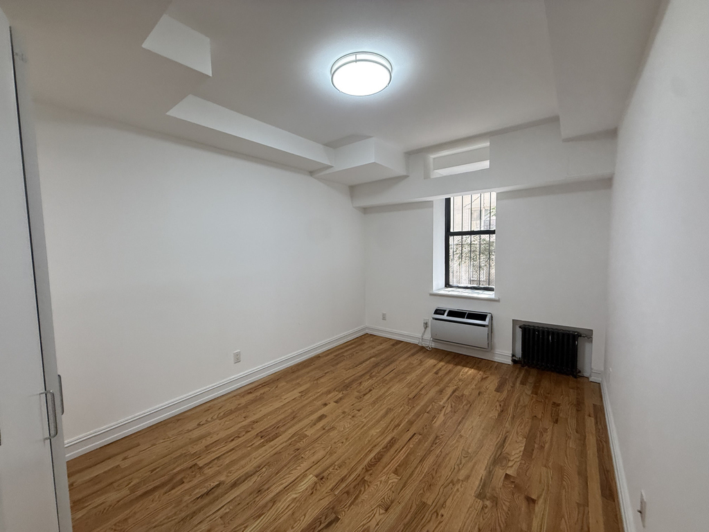 440 East 78th Street - Photo 5
