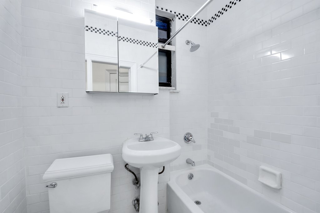 York Avenue - Photo 4