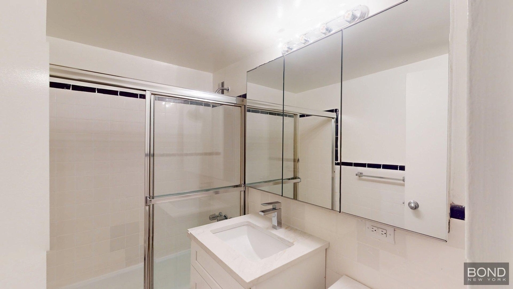 East 76th Street - Photo 3