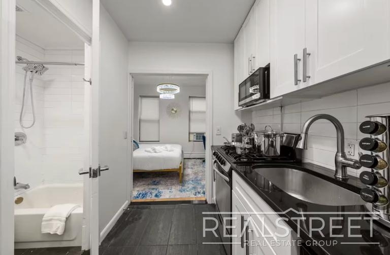 109 Madison Street - Photo 0