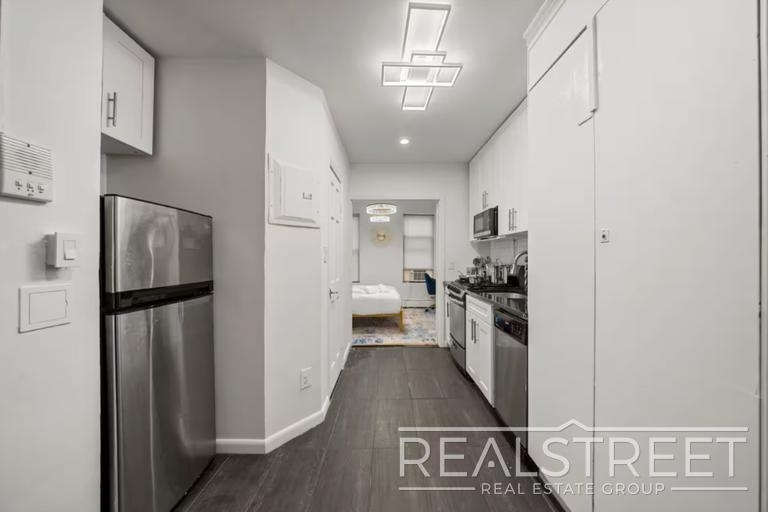 109 Madison Street - Photo 2