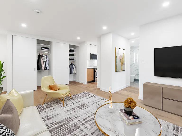 East 47th Street - Photo 6