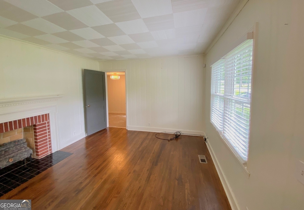 215 Pennsylvania Avenue - Photo 4