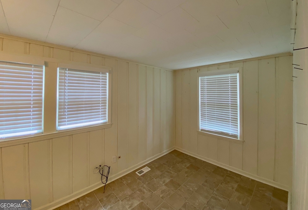 215 Pennsylvania Avenue - Photo 14