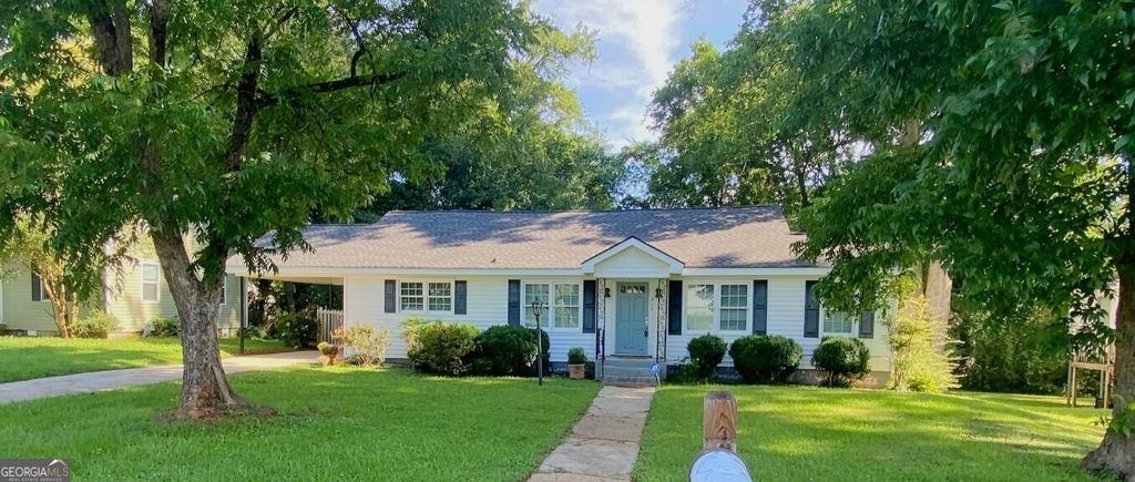 215 Pennsylvania Avenue - Photo 1