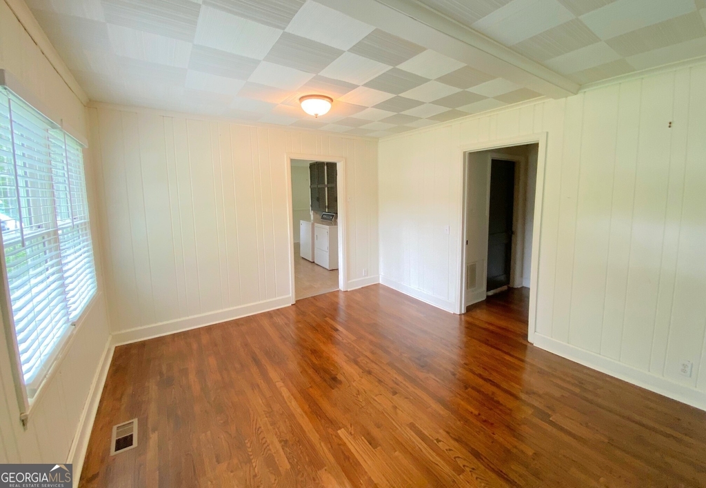 215 Pennsylvania Avenue - Photo 3