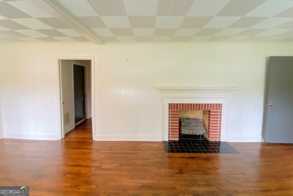 215 Pennsylvania Avenue - Photo 2