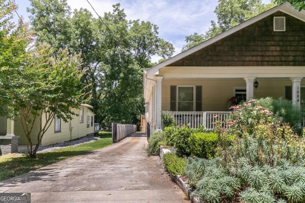 1084 Sanders Avenue Se - Photo 1