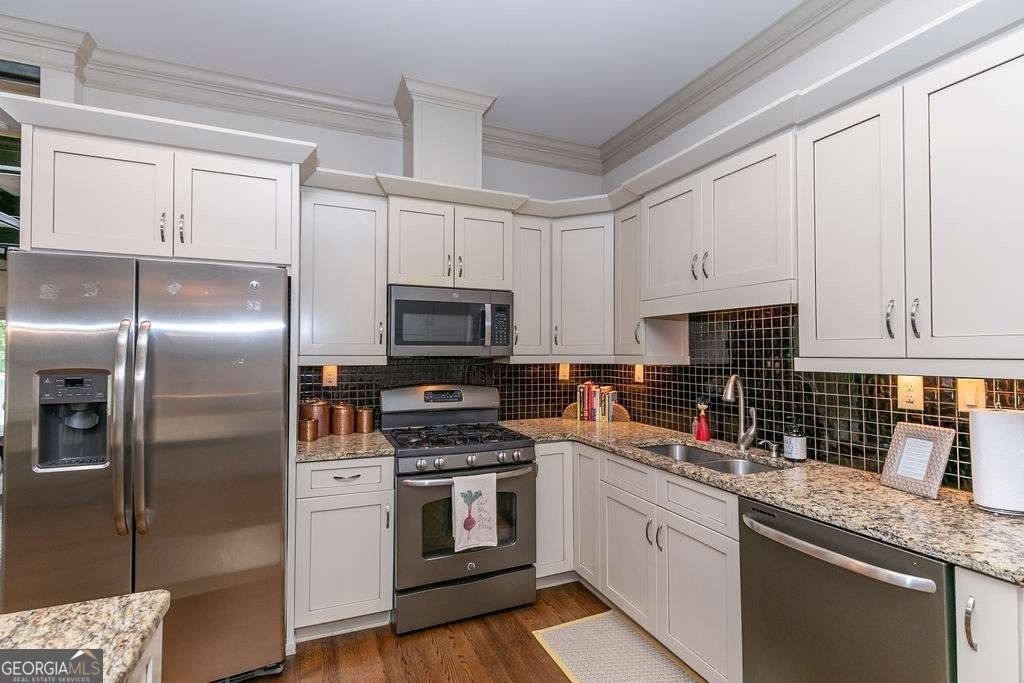 1084 Sanders Avenue Se - Photo 4