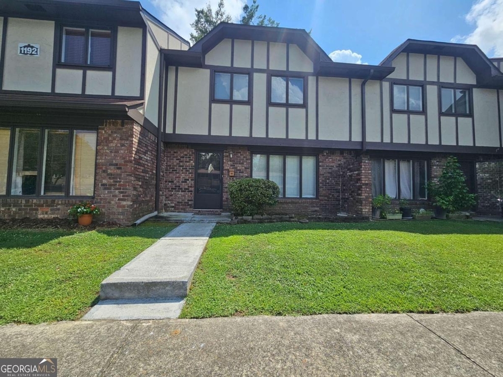 1192 Ashborough Drive Se - Photo 0