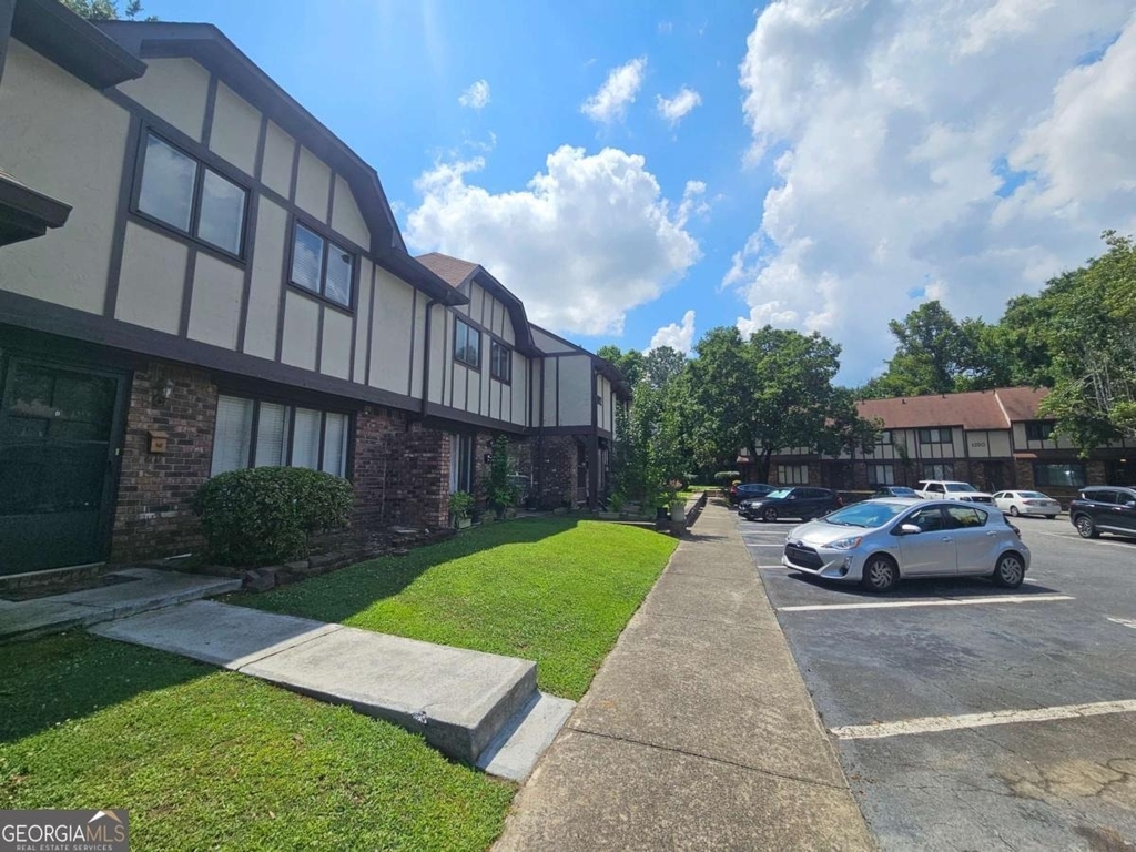 1192 Ashborough Drive Se - Photo 2