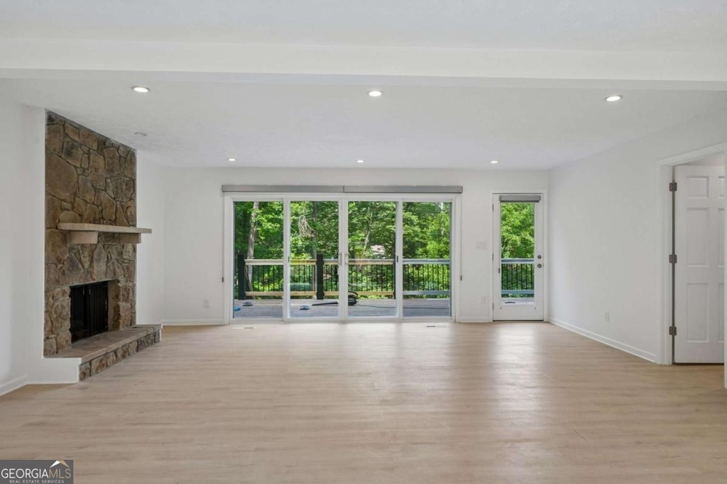 5132 Willow Point Parkway - Photo 2