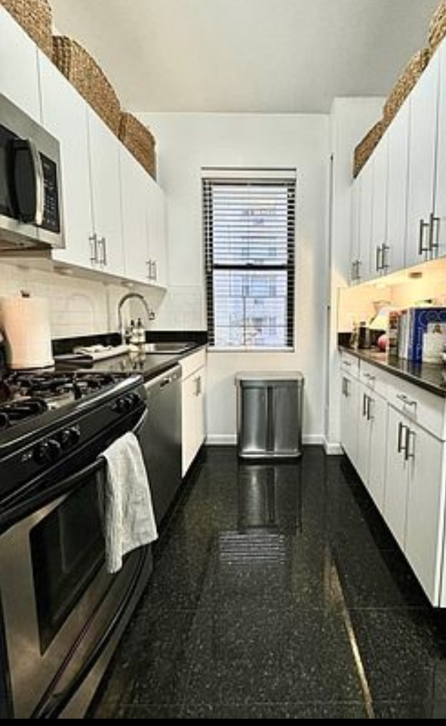 West 12th Street - Photo 2