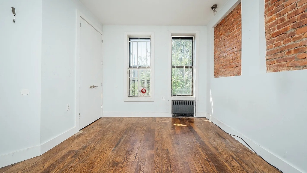 287 Troutman Street - Photo 3