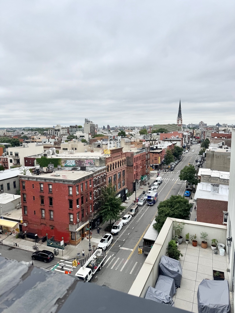 977 Manhattan Avenue - Photo 4