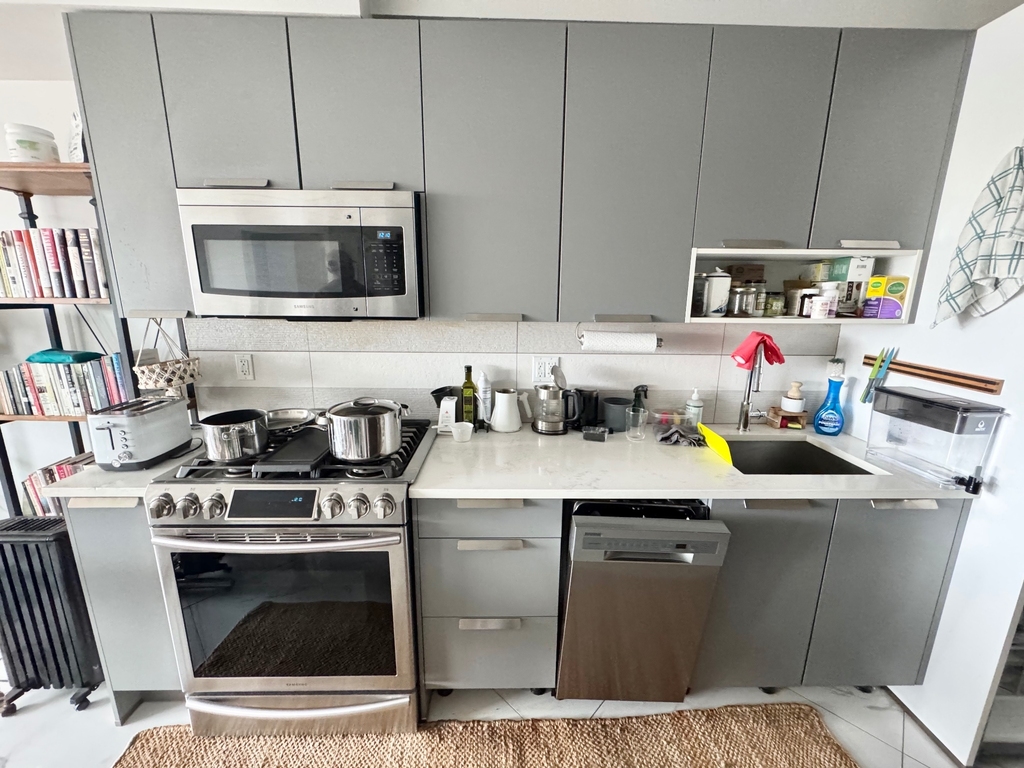 977 Manhattan Avenue - Photo 1