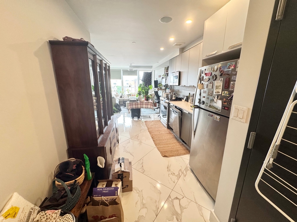 977 Manhattan Avenue - Photo 5