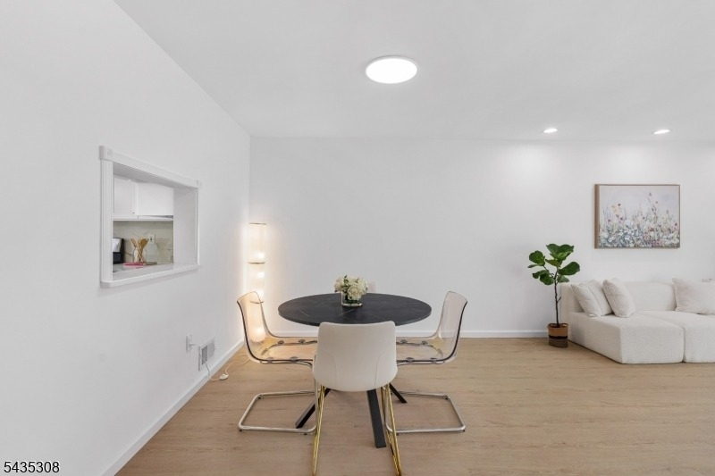309 English Place - Photo 6