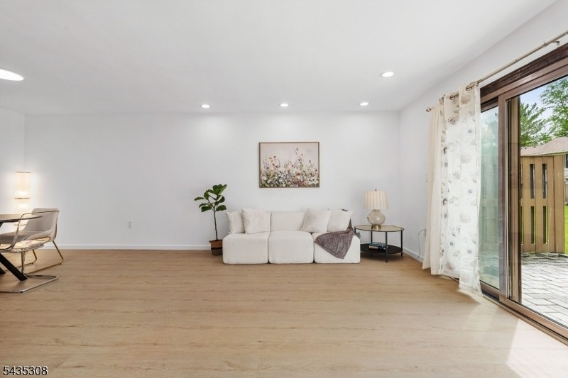 309 English Place - Photo 9