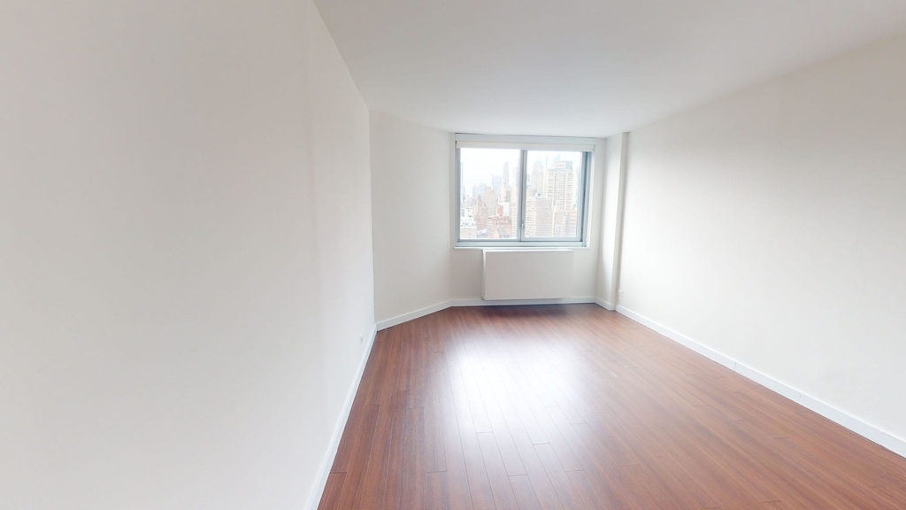 401 E 34th St - Photo 4
