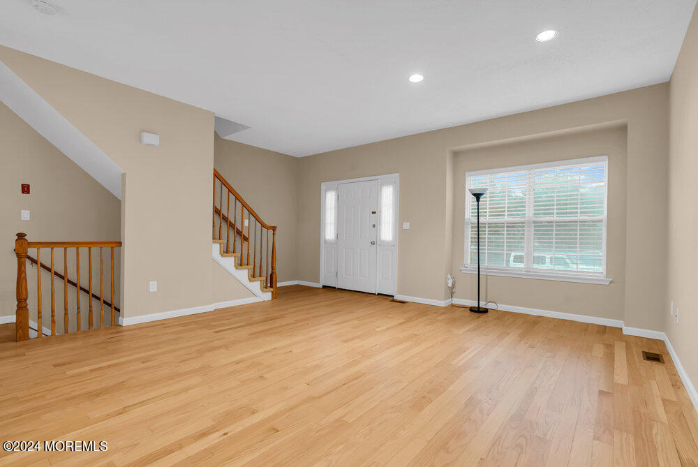 87 Richmond Court S - Photo 4