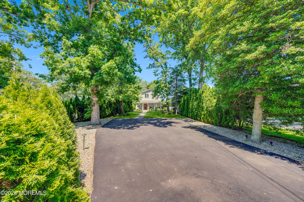 637 Beacon Boulevard - Photo 2