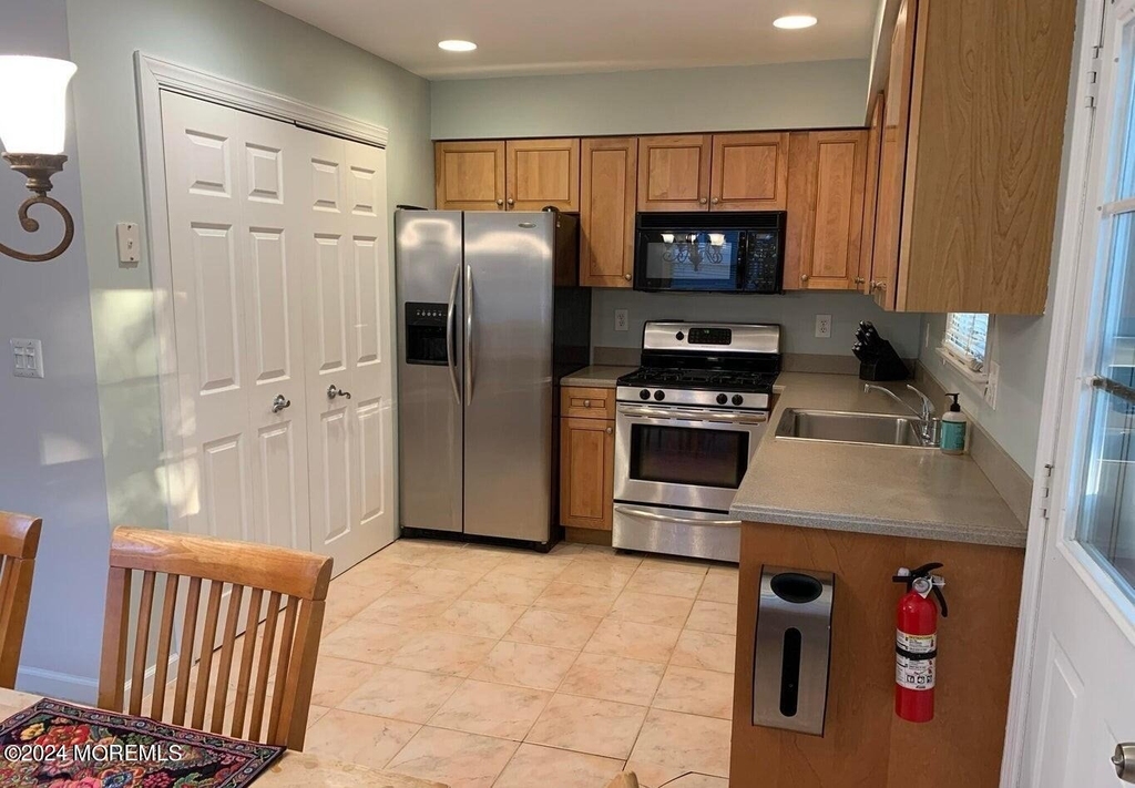 508 Asbury Avenue - Photo 1
