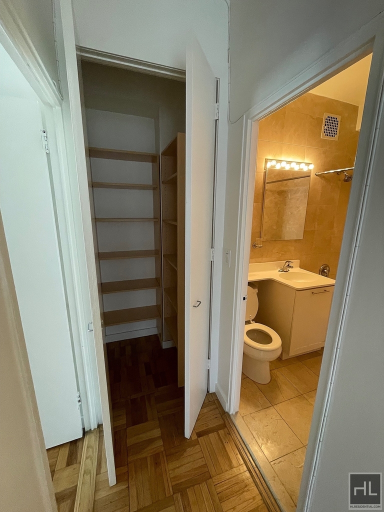 East 49 Street - Photo 4